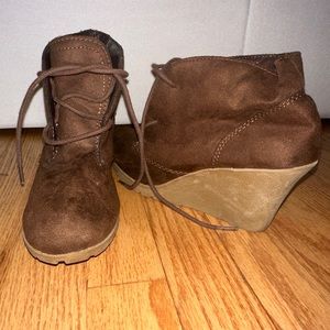 BROWN CLOSE TOED WEDGES - BROWN WEDGES - BROWN HEELS